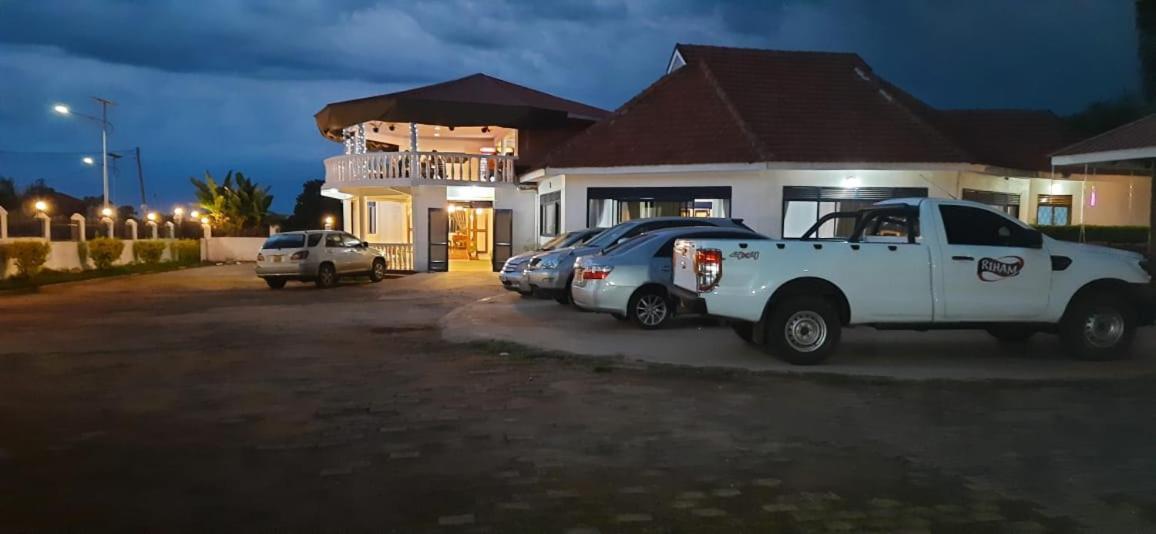 Northern Pearl Gulu Luaran gambar